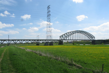 De spoorbrug over de Rijn